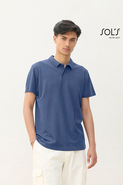 Pulse - 04502SOL''S																Unisex Πόλο πικέ																Περιγραφή:								Κοντά μανίκια - Πλαϊνές ραφές - Ενισχυμένη πατιλέτα με 2 κουμπιά στον ίδιο τόνο και επιπλέον κουμπί στην εσωτερική ραφή - Ίσιο τελείωμα - Ελαστικό ριπ στο γιακά και τις μανσέτες - Φακαρόλα στο λαιμό																Σχέδιο και Χαρακτηριστικά:								Το Pulse - 04502 διαθέτει 2 κουμπιά στην πατιλέτα,  ελαστικό ριπ στο γιακά και τις μανσέτες προσφέροντας κομψή εμφάνιση. Το ριπ στο γιακά προσθέτει στυλ, Κατασκευασμένο από 100% βαμβάκι, με βάρος 170g/m² για αυξημένη ανθεκτικότητα.																Εφαρμογή ως Επαγγελματική Ένδυση:								Ιδανικό για εργαζόμενους σε γραφεία, καταστήματα λιανικής ή τομείς υπηρεσιών, το συγκεκριμένο πόλο προσφέρει επαγγελματική εικόνα και άνεση κατά τη διάρκεια της ημέρας.																Υλικό και Άνεση:								Το ύφασμα αποτελείται από βαμβάκι, προσφέροντας εξαιρετική αίσθηση στον χρήστη. Ευχάριστο στη διάρκεια της χρήσης, διαθέτει ανθεκτικότητα και άνεση.																Δυνατότητα Προσαρμογής:								Διαθέτει δυνατότητα προσαρμογής με εκτυπώσεις λογοτύπου ή μηνύματος του πελάτη, ιδανικό για επιχειρηματικές δραστηριότητες.																Διατίθεται σε χρώματα: πολά χρώμματα								       